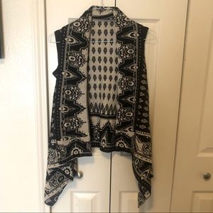 Beautiful black and tan shawl. Fits all sizes.